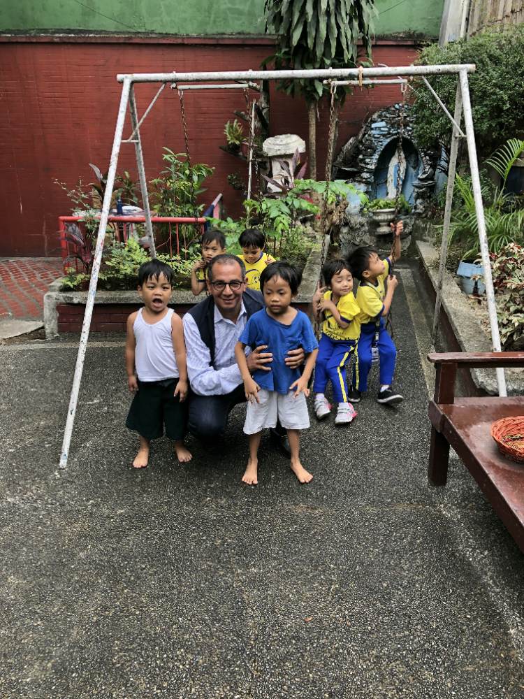Foundation visit to a partner shelter